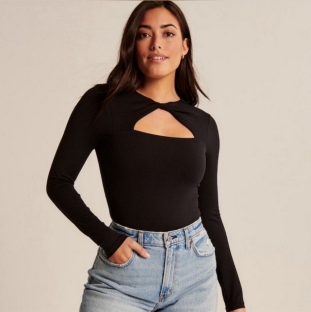 ABERCROMBIE & FITCH SEAMLESS TWIST CUTOUT BODYSUIT - BLACK